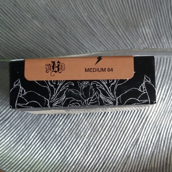 Kat Von D foundation - Picture 2 of 4
